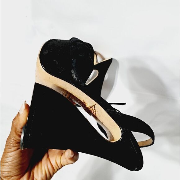 Charlotte Olympia - Picture 11 of 16